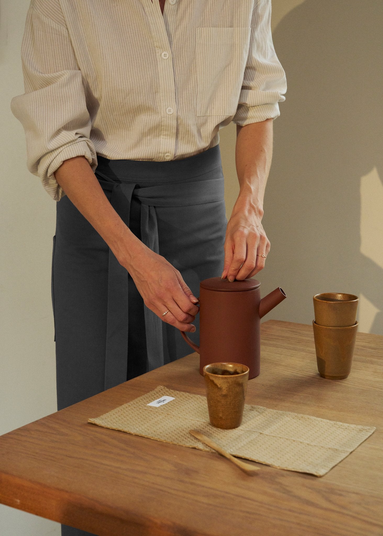 Langt serveringsforklæde