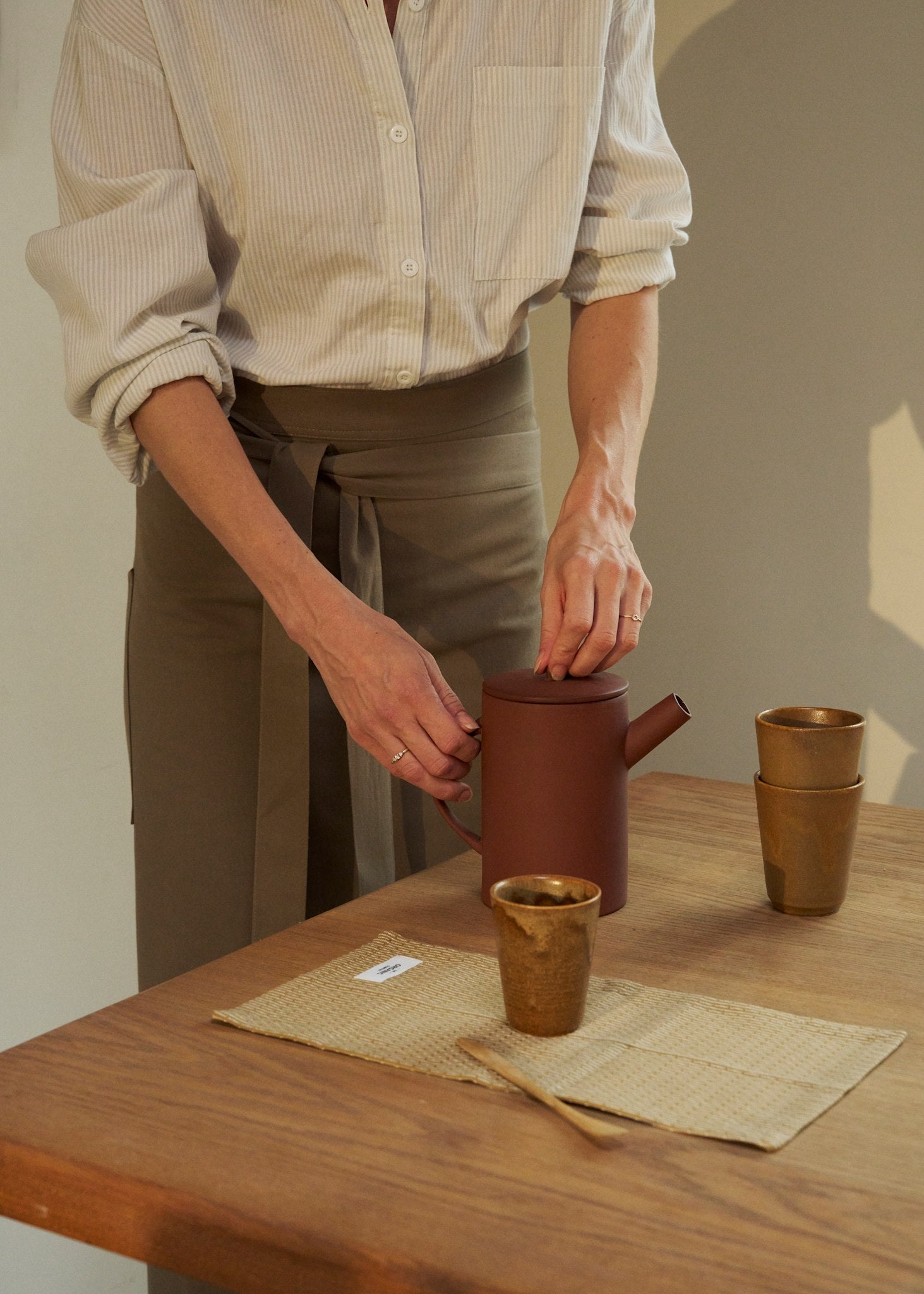 Langt serveringsforklæde