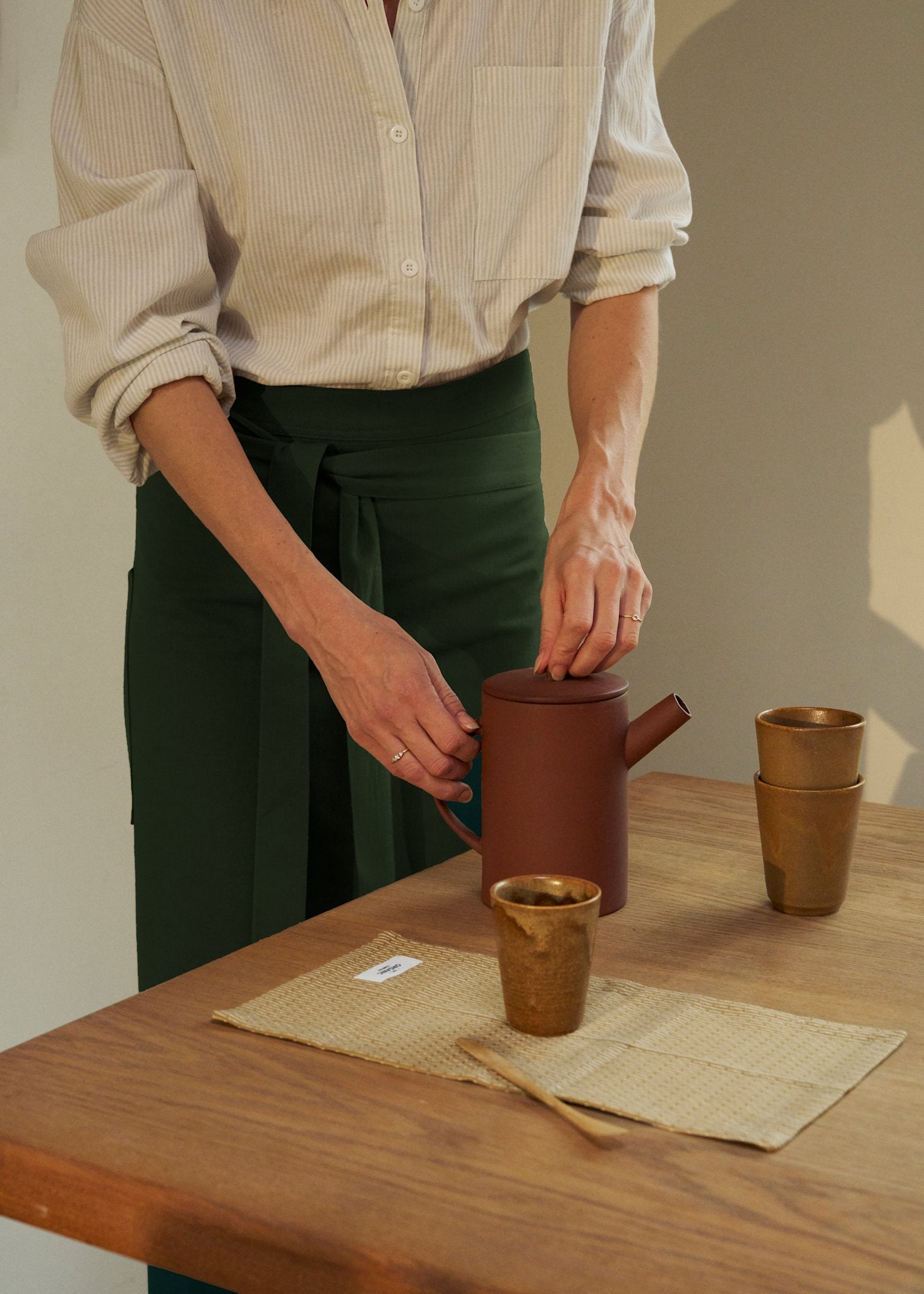 Langt serveringsforklæde